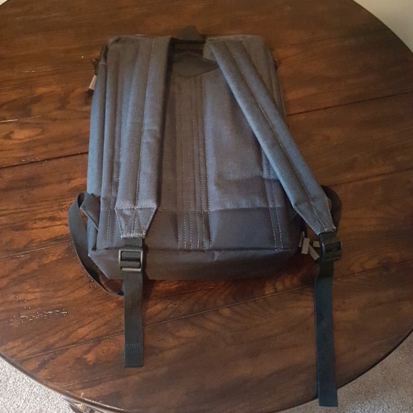 OGIO backpack with HPE logo - Picture 2 of 4